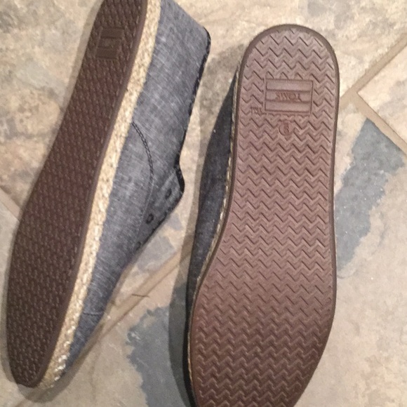 Tom’s Shoes - Picture 5 of 5
